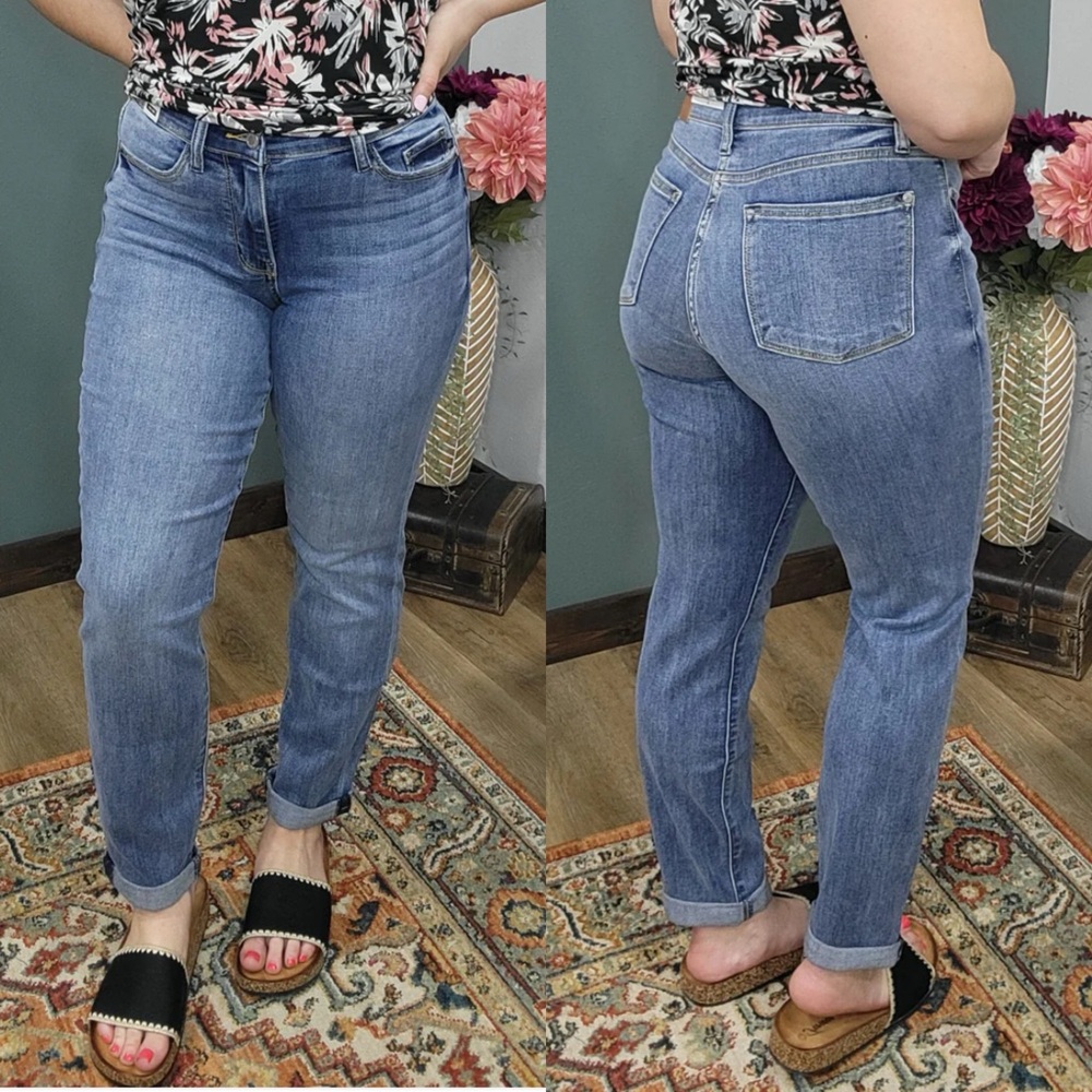 Judy Blue | Mid Rise Slim Fit Jeans